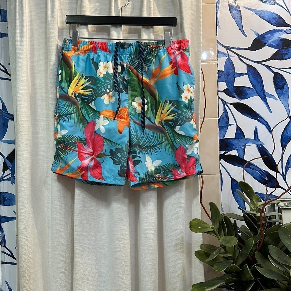 NWOT Men’s Distortion Hawaiian Print Board Shorts Size Large
